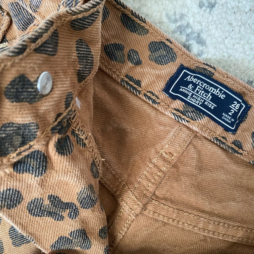 Abercrombie & Fitch Leopard Print Denim Shorts - Picture 5 of 5